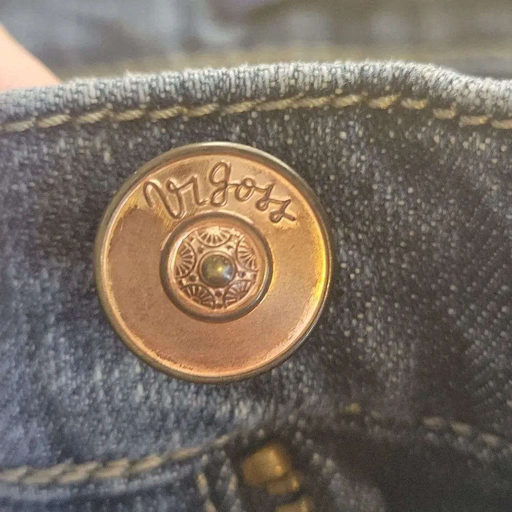 Vigoss. Capri jeans. Size 9/10. Embroidery. Sun, Peacock. EUC